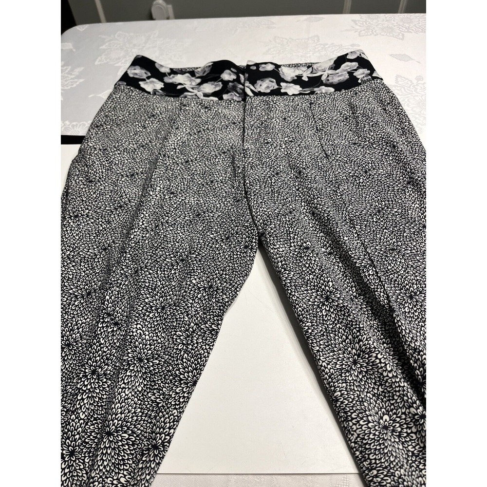 Lululemon Athleisure Pants Black White Departure 7/8 Cropped Floral Print Sz 6